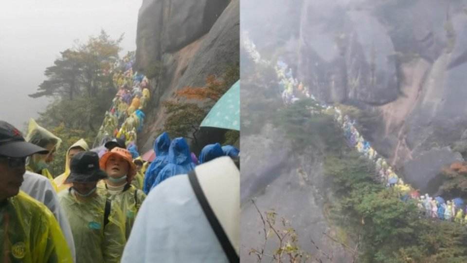 黃山爬到一半想回家進(jìn)退兩難.jpg